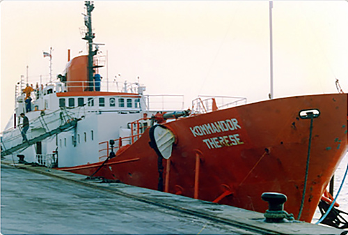 El buque ‘Kommandor Therese’ atracado en el puerto de Algeciras